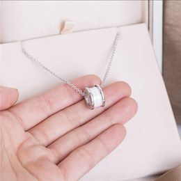 Chaînes Bijoux Haute Qualité18k Or Rose Avec Boîte Top Qualité Avec Logo Pour Les Femmes Charmant Cadeau INS Mode