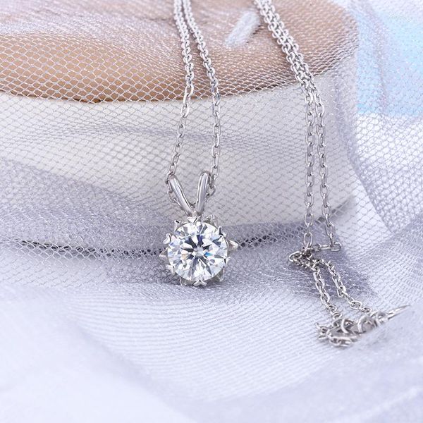 Chaînes S925 argent Moissanite diamant colliers 1ct coupe ronde Solitaire pendentif collier pour femmes hommes promesse cadeau bijoux