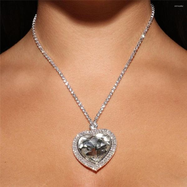 Chaînes Vente Pleine Strass En Forme De Coeur Collier Sexy Brillant Pêche Coeur Gemme Pendentif Accessoires En Gros