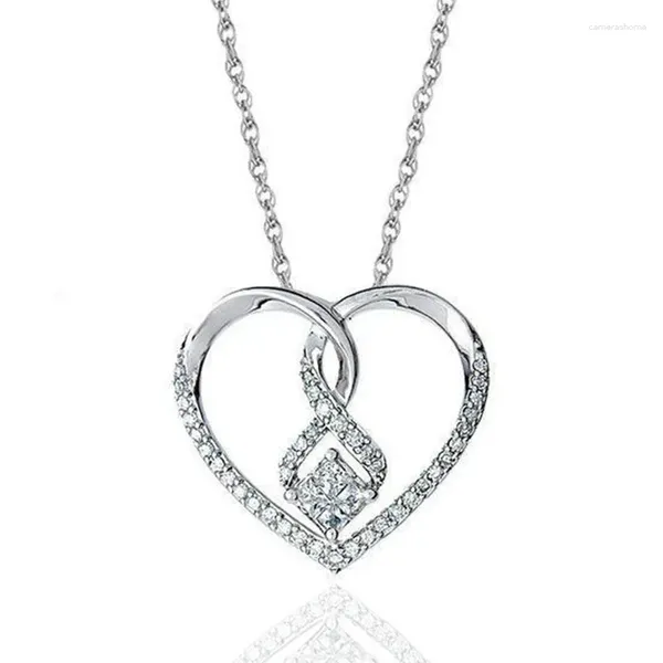 Chaînes Simple Sparkling Crystal Heart Shape Zircon Pendentif Collier Clavicule Chaîne Cadeau de Saint Valentin pour petite amie