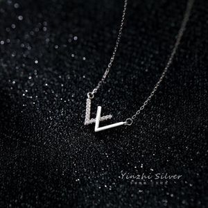 Ketens sterling zilver w ketting vrouwen licht luxe nichemerk liefde sleutelbeen keten in 2023 letter ontwerp sense sieraden sieraden