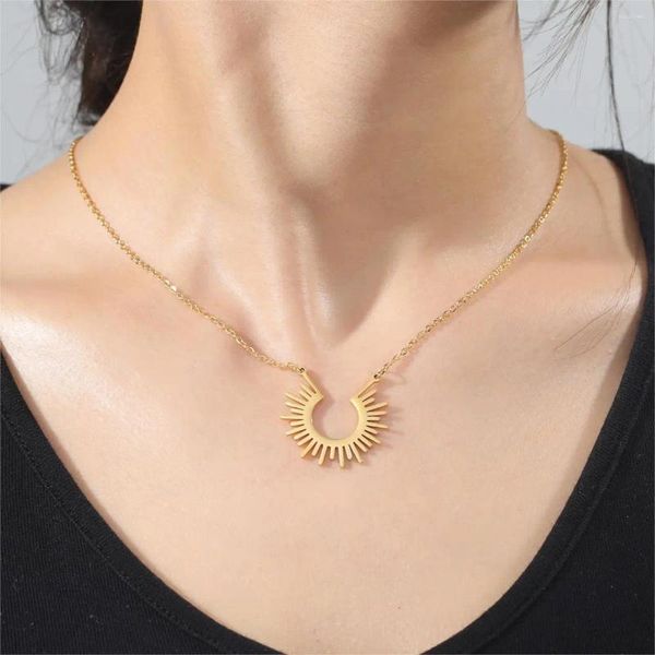 Cadenas Sun Ray Half Circle Spiked Femme Collar colgante 18K Chapado en oro Acero inoxidable Encanto geométrico Gargantilla Cadena para mujer Joyería