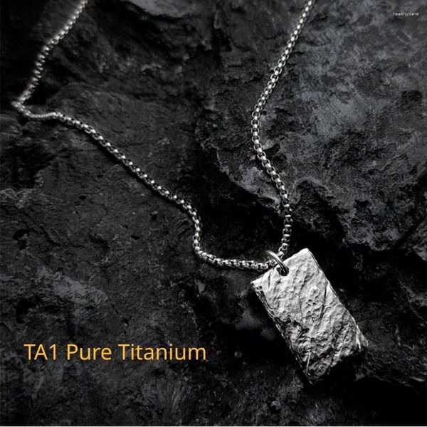 Cadenas TA1 Colgante de titanio puro Placa de patrón de roca tallada a mano para hombres Mujeres Collar antialérgico para la piel