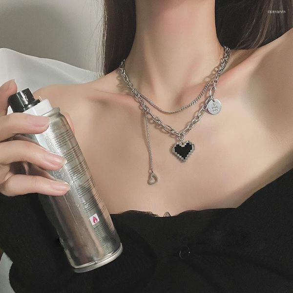 Chaînes Titanium Acier Double Mosaïque Collier d'amour Femme Hip-Hop Niche Design Simple Lettre Pendentif Clavicule en forme de coeur