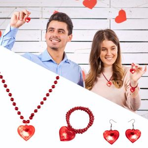Chaînes Saint Valentin Connexion Perles Série LED Lumière Amour Lueur Collier Un Pendentif Lettre Bar Colliers Pour Les Femmes