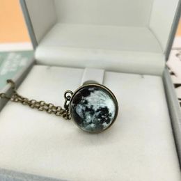 Chaînes Vintage coloré Galaxy univers pendentif rond collier lueur dans la boule de verre foncé chaîne en métal tour de cou bijoux de mode collier cadeau