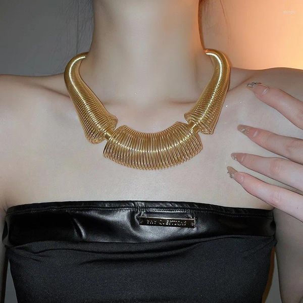 Chaines Collier de printemps vintage pour les femmes en métal de chaîne épaisse et collier de cou de bijoux femelle