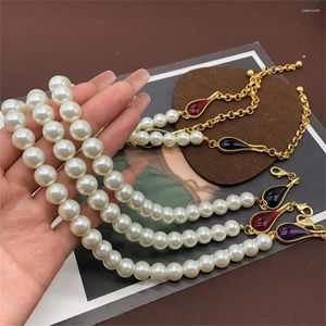 Chaînes Collier de perles blanches Boucles d'oreilles pétales Vintage Bijoux fins Accessoires de robe de soirée pour femmes