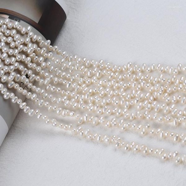 Chaînes en gros 4-4.5mm brin de perle d'eau douce en forme de riz blanc/noir pour la fabrication de bijoux