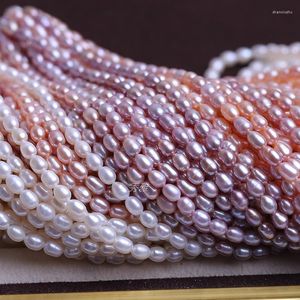 Cadenas al por mayor 4-5 mm Pequeña forma de arroz natural Collar de perlas reales Cadena de hilo 10 unids / lote