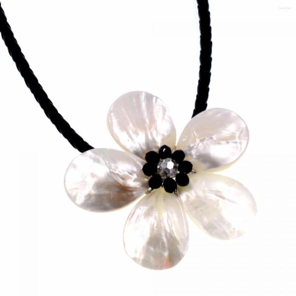 Chaînes en gros naturel blanc MOP Shell FW perle collier de fleur de coton ciré