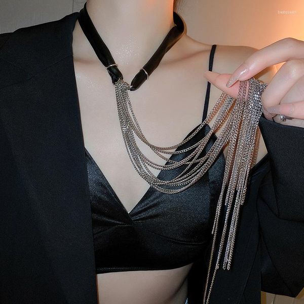 Cadenas para mujer, collar de borla de cadena de Color plateado a la moda de cuero Pu negro para collares largos sexis exagerados al por mayor