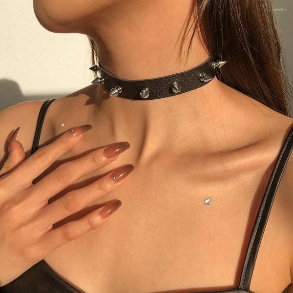 Chaînes femmes Spike Rivet coeur tour de cou Sexy collier en cuir Pu Goth collier pour filles fête Club Chockers Punk bijoux