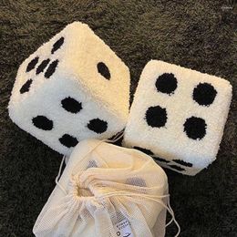 Sillas cubiertas dados de zapatos en blanco y negro taburete peluche decoración de dormitorio simple pequeño camarero cuadrado bajo terciopelo