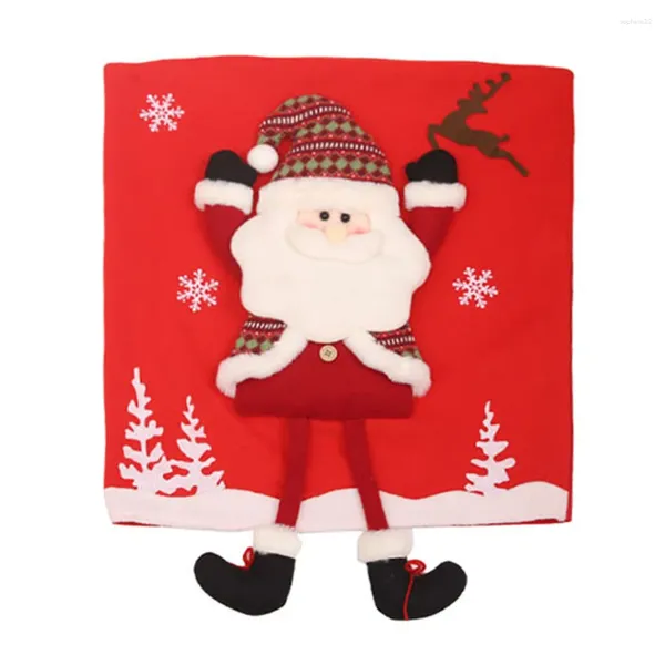 Les housses de chaise rendent votre cuisine plus joyeuse avec cette charmante poupée en tissu et constituent une charmante partie des décorations de Noël.