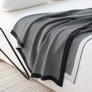 Stoelhoezen Nordic Gebreide Deken Gooi Streep Sofa Leisure Cover Gastgezinnen Bed End Handdoek Zachte Warme Winter Sjaal El Sprei