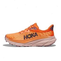 Challenger Hokaa Atr 7 Chaussures de course Femme Clifton 9 8 Hokaas Free People Trainers Mens Trail Eggnog Lunar White Wide Athletic Outdoor