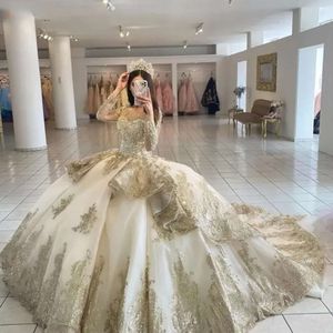 Champagne kralen Quinceanera -jurken veter toegewezen Appliqued Long Sleeve Princess Ball Gown Prom Party Wear Maskerade Dress
