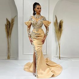 Champagne Dubai Avond 2023 kristallen kristallen steentjes lange mouwen moslim prom -jurken met lange mouwen