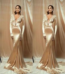 Champagne Gold 2021 robes de soirée gaine perles de cristal manches longues en V couche élastique en satin