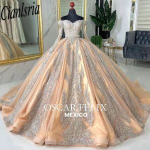 Champagne hors de l'épaule Quinceanera robes Bouche à balle Appliques florales corset de dentelle de dentelle pour 15 filles aux manches longues avec des manches longues