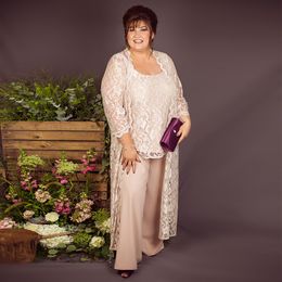 Champagne Plus Size Mères Pantalons Costumes Scoop Neck Pantsuits Avec Veste À Manches Longues En Mousseline De Soie Groom Mère Robes Pour Invité De Mariage