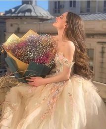 Champagne prinses Quinceanera Dresses 2022 Off Schouder TULLE 3D Flowers Lace kralen Sweep Train Plus Maat Prom Party Jurken Vestidos de novia