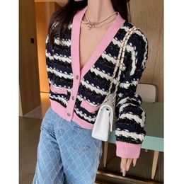 Chan New 2024 Veste de marque féminine OOTD Designer Fashion High-End CCCC CCC COFT LOISIR SPRING MATES TRICHING CARDIGAN ANNIVERSAIRE DES MERSURES CADEAU 88