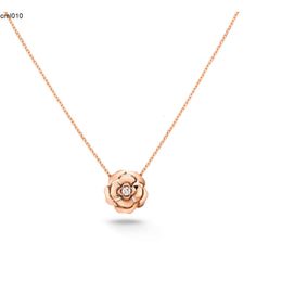 Chan Nouveau dans Lextrait de Camelia Uxury Fine Jewelry Chain Collier pour femmes Pendant K Gold Heart Designer Ladies Fashion Perle Saturne Z1GH