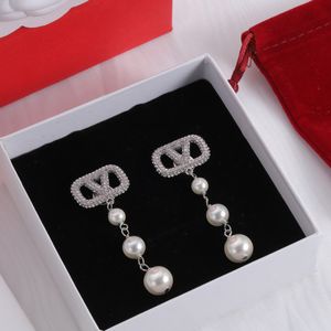 Lustre Designer de luxe Monogramme complet en diamant Boucles d'oreilles pendantes en perles Or Argent en option pour les bijoux cadeaux de fête de mariage pour femmes