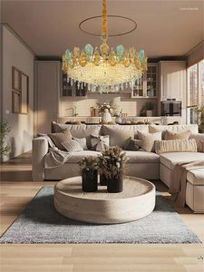 Lustres de style luxueux moderne de conception de cristal en couches en or lustre 2024 Tendance de décoration intérieure Lumière pour le salon