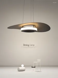 Lustres minimalisme moderne Creative Chandelier Lighting Restaurant Bar LED LED Black / White Fer Hanging Lamp Home Decoration Fixtures