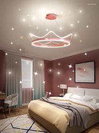 Lustres Simple LED Pendentif Lampe Pour Enfants Rose Rouge Chambre De Filles Couronne Royale De Luxe Salon Moderne Étude Chambre