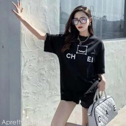 Chanei Chanells Femmes Designer T-shirt Femmes Vêtements Deux C Lettre Femmes Designer Vêtements Graphique Imprimer Col Rond Manches Courtes Tops Tees 5XL Xxxxxl 909