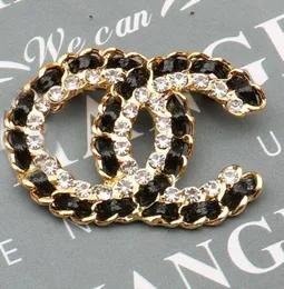 Broches de diamantes famosos Chapado en oro Lujos Desinger Broche Mujeres Rhinestone Perla Broches Traje Pin Joyería de moda Ropa Decoración Accesorios 91