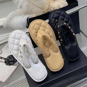 Chanellies 23s Slippers matelasses Chandal Chanelity Charms Black Beige Femmes Paris Pool rembourré Sandale Gold Plate-forme de glisse