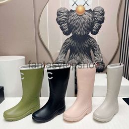 Chanelllies Boots Lady Channes Designer Boties Coco Luxury Rain Boot Flat Rubber Shoes Toe Toe Bottes de pluie Femmes Sole de talons épais