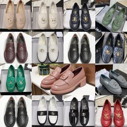 Chanells chanelliness gewatteerd lederen sandaalkanaal schapenvacht bochten laboratorium slot turnlock loafers moccasin flats ontwerper vrouwen schoenen in elkaar grijpen cgold zilver kreet