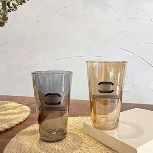 Chanells tasse tasses petit vent parfumé grande capacité de la maison de coupe ménage en verre paille avec couvercle tasse d'eau haute apparence haute tasse en verre Instagram cadeau