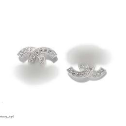 Chanells Bringle d'oreille 24SS Top Quality Stud Fashion Stud Oreilles Femme Femme de luxe Multige d'oreille Couleurs C Lettre bijoux Femmes 18K DIAMOND MARIAGE Cadeaux 380