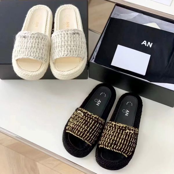 Chanells Luxury Channel Paille Chanei Sandales Slippers New Style Fashion Weave Black White Casual Platform Chaussures Femmes Slize Sexy Beach Designer Mule Loafer Sandale