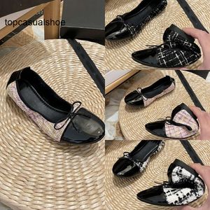 Chanells Quality Top Flats Ballet Tweed Change Stretch Bow Sandaal Designer schoenen Patent Leather Black Cap Teen Loafers Casual Sneakers 2023