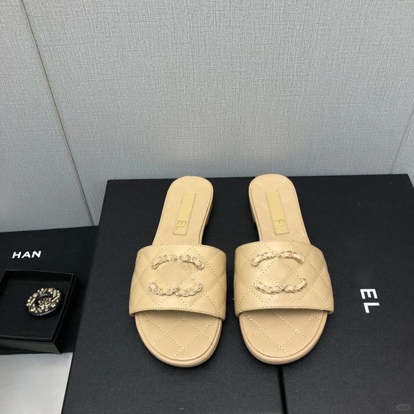 Chanells Sandale 2024New Loafer Pool Shoe décontractée Chanells Shoe Flat Man Mule Sexy Sliders Girl Summer Beach Chanelsandals Luxury Designer Slide Mens Taille 35-41 890