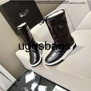 Chanells Shoe Chanelity Silver Black rembourré Boots métalliques Bothotics B Introckage C Mid Calf Fur Fourn doublée Botte de chaussure de la chaussure Small Pocket Trim Winter Botties d'hiver Guerre