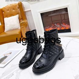 Chanells Shoe Chaby Chaussures Chanelity Boots classiques Designer Luxury Casual Anti Slip Motorcycle Travel Chaîne en cuir Slope Talon Snow Black Mini Womens High Quality