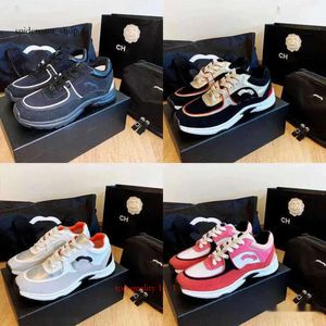 Chanells Shoe Designer Womens Channel Chaussures Chaussures de course extérieures décontractées Sneakers réfléchissants Vintage en cuir en daim et hommes entraîneurs masculins 571