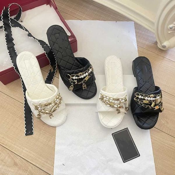 Chanells Slippers Pearl Channel C Acolchada Cadena de marca Sandalia para mujer Mulas planas Vintage Black Checks Blancos Partido Partido Partido Partido Sobre Diseñador de Sho