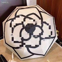 Chanells Umbrella Umbrella Designer Gift Camellia pliage ouverture automatique et fermeture du parapluie ensoleillé Protection solaire et protection UV