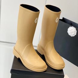Chanells Arafroproof Western Channel Womens Knight Knight Fashion Motorcycle Rain Boots Designer Snow Boot Classic Retro Black non galet