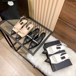 chanelshoeslies chanelslidelies chanelsandallies chanelliness Chanellies Dames c Jurk Designer c Slippers Leer in elkaar grijpend Zwart Wit Gewatteerd Loa DXT5